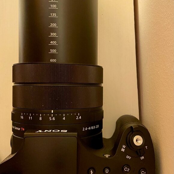 Sony RX10 Mark IV - Professional Camera - Picture 6 of 8